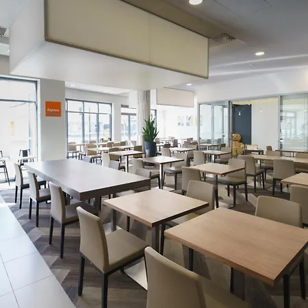 Hotel Express Centre By Ihg 3*